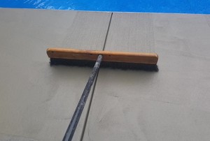 Concrete finishing broom