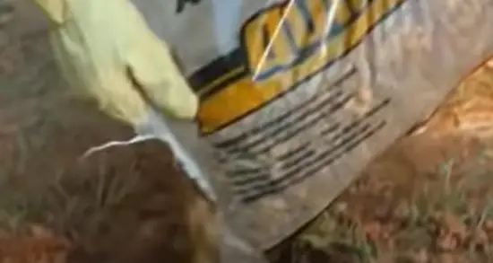 how many bags of concrete for a fence post bags of concrete per fence post