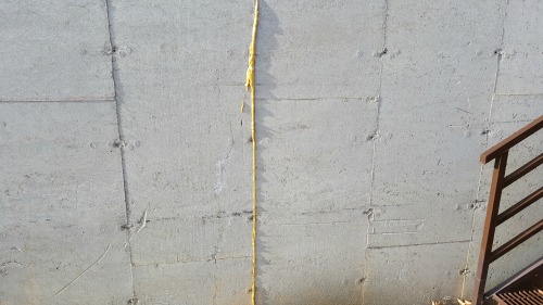 Completely sealed foundation crack