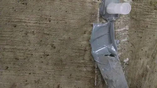 Sealing foundation cracks
