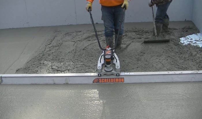 battery operated vibratory concrete screed