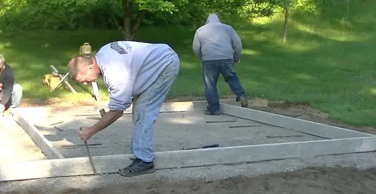 Forming a concrete slab forming a concrete slab