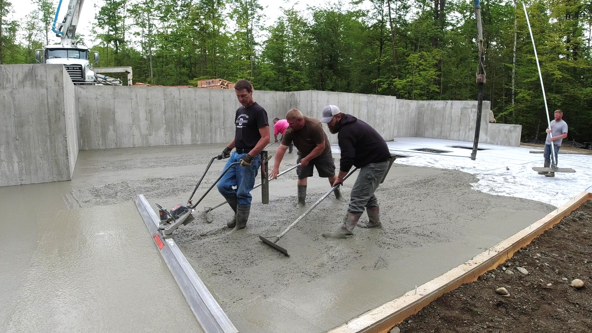 Vibrating power screed 2