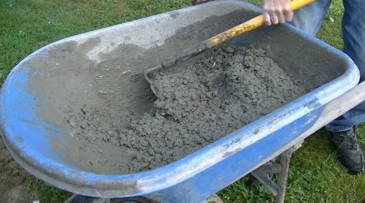 how to mix concrete in a wheelbarrow